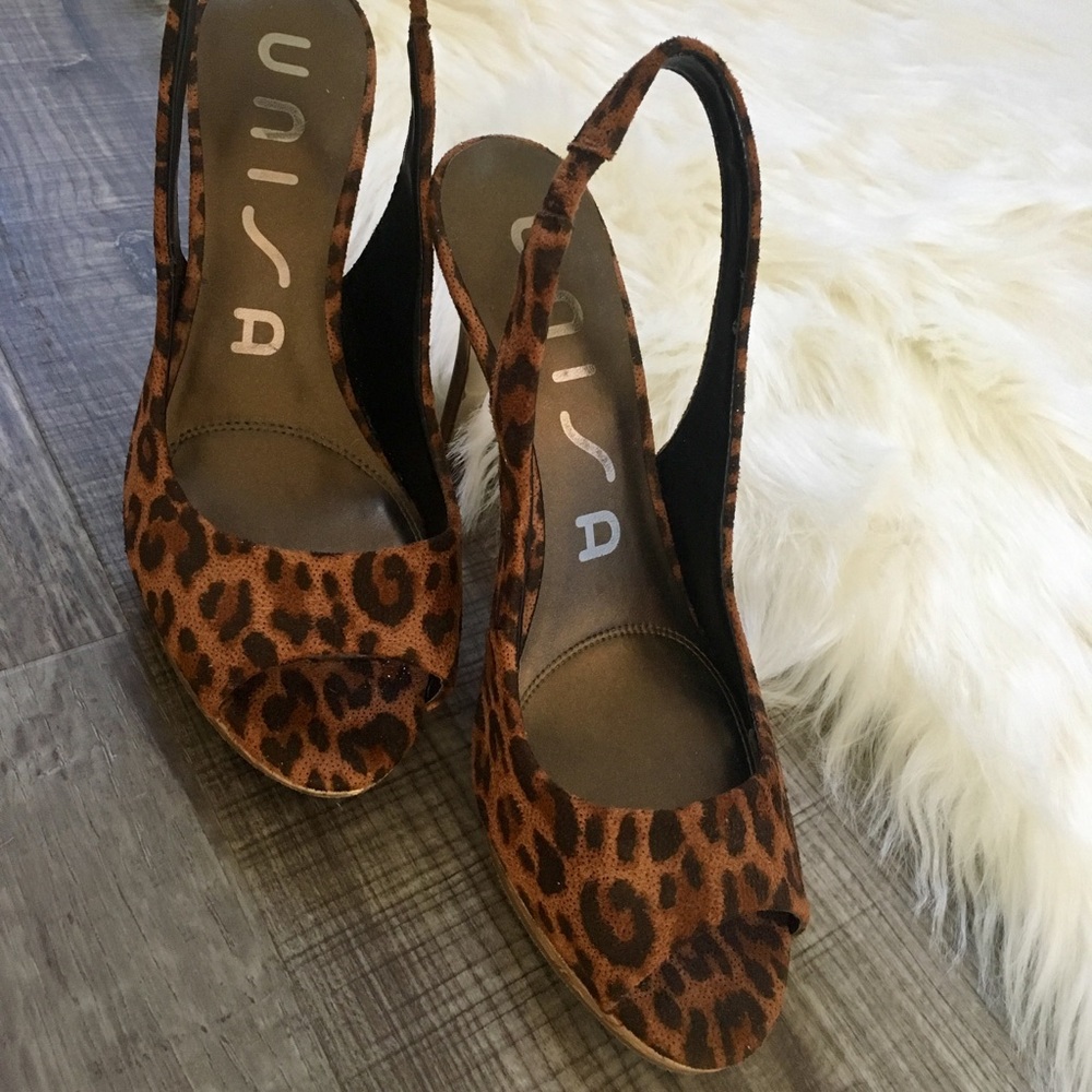 Leopard pumps